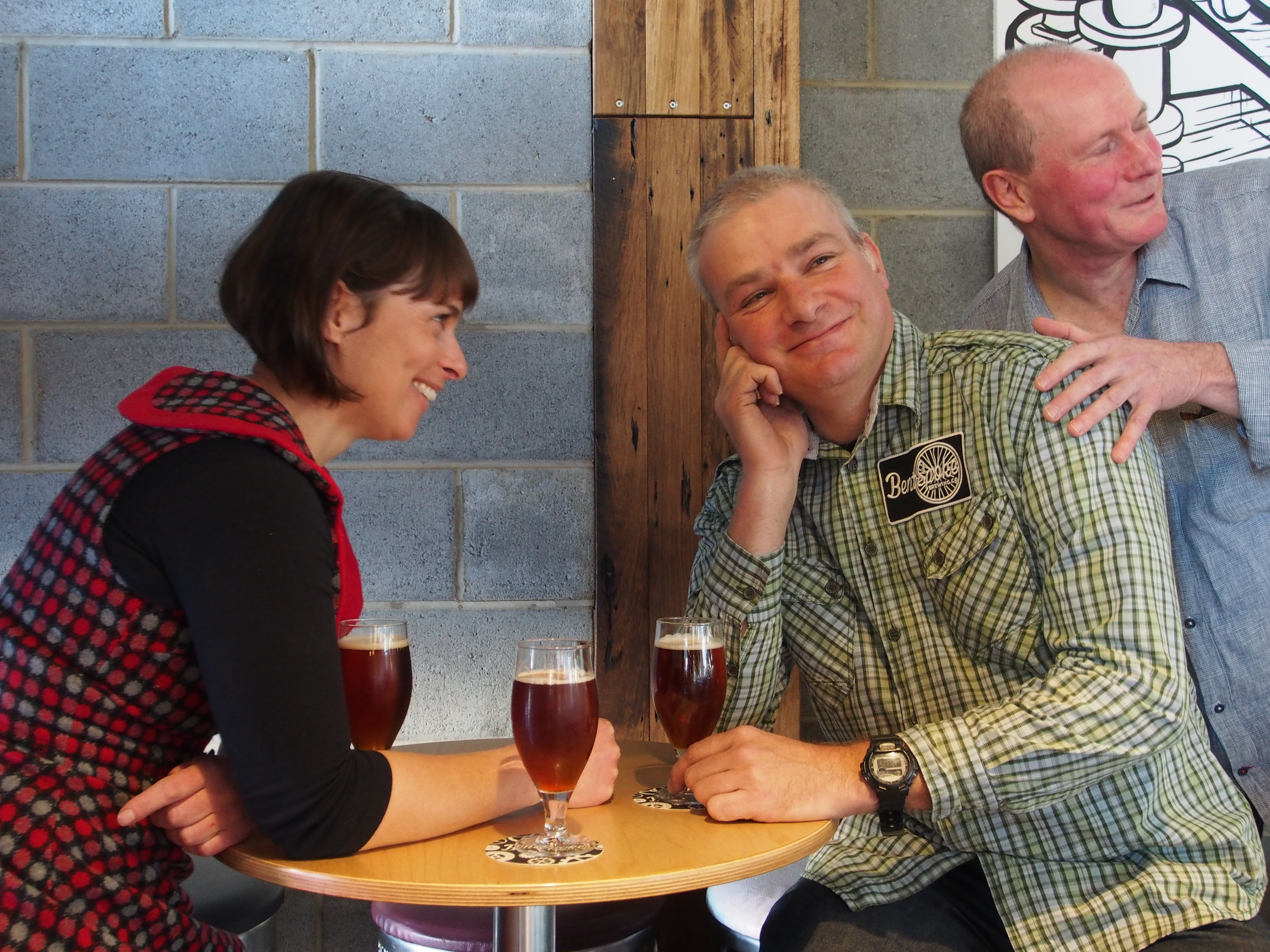 L-R: Bentspoke's Tracy Margrain and Richard Watkins with beer historian David Hughes