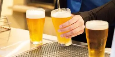 stock beer service image schooners