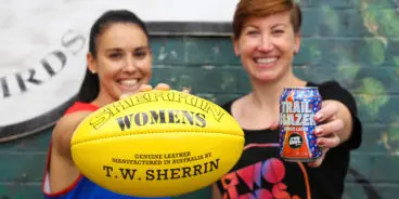 two-birds-western-bulldogs-womens-afl