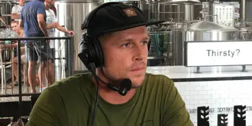 Mick_Fanning_headphones