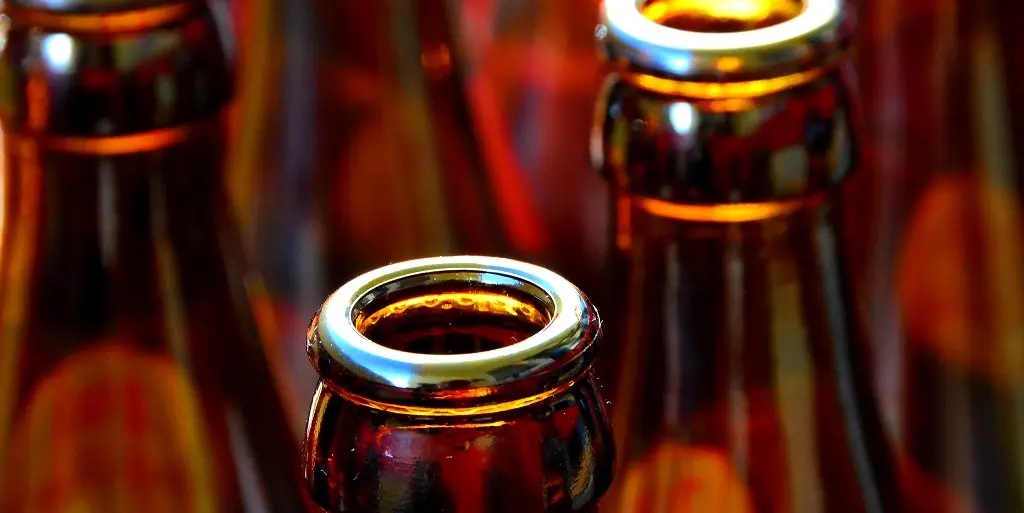 generic bottles beer empty