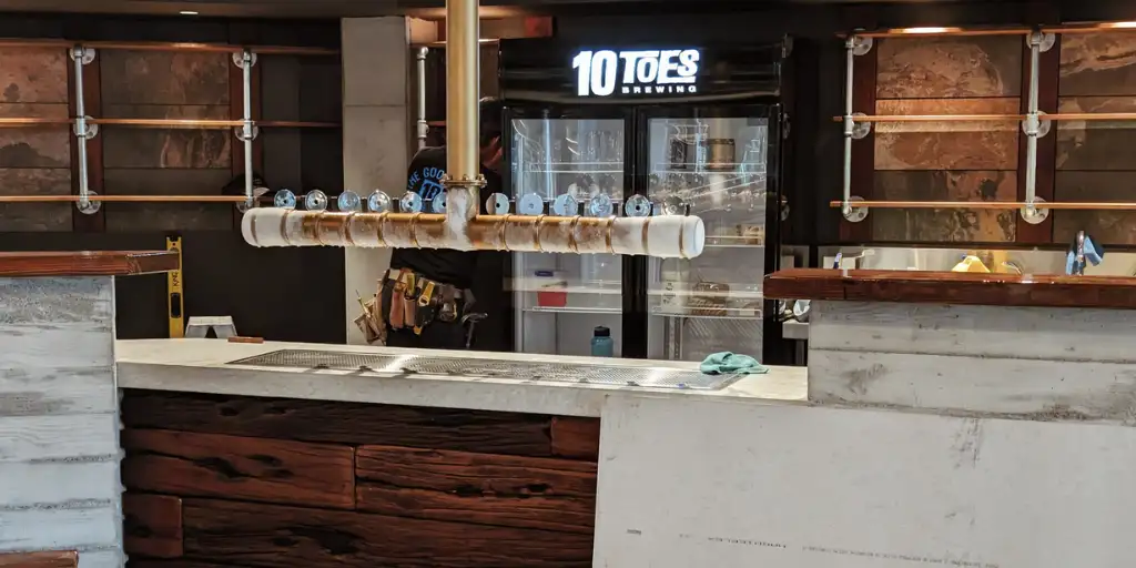 10 Toes Brewing's bar