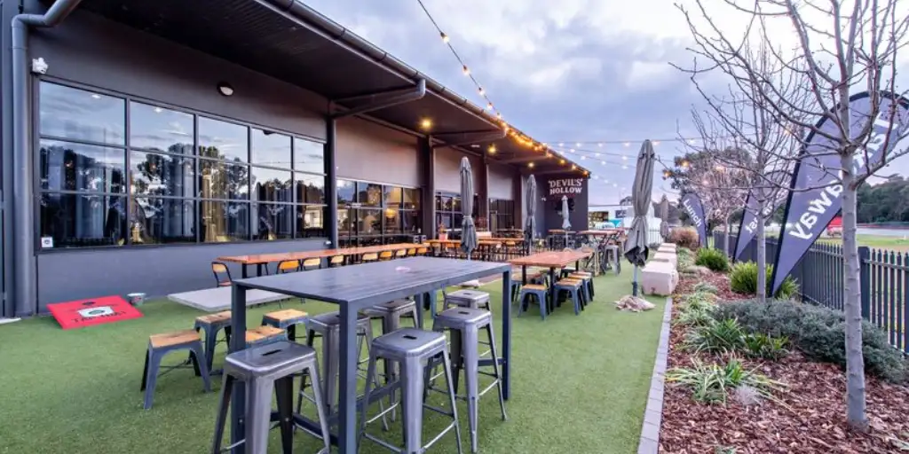 Devil's Hollow venue outside