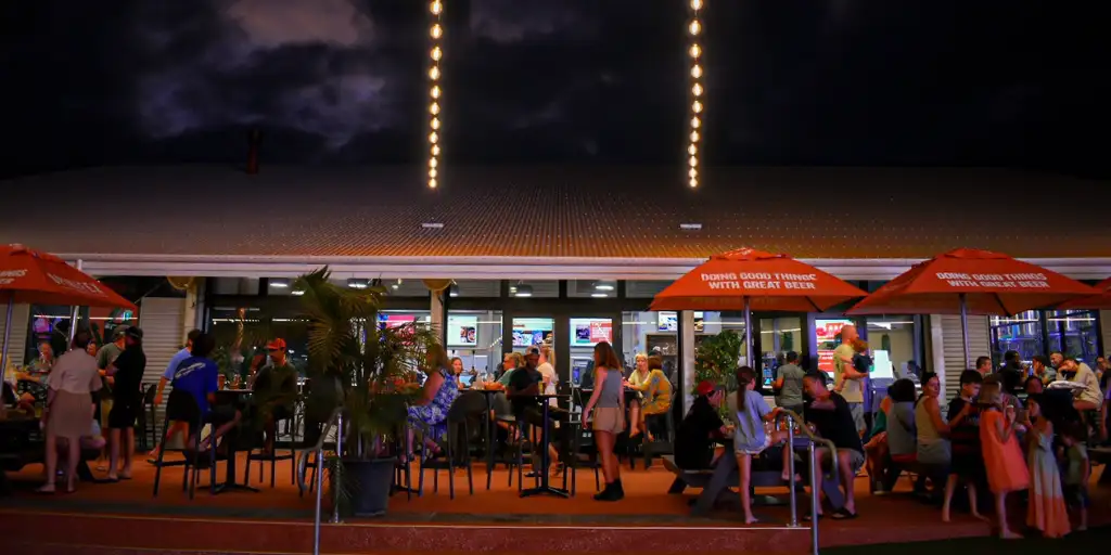 Patrons seated at Spinifex Cable Beach